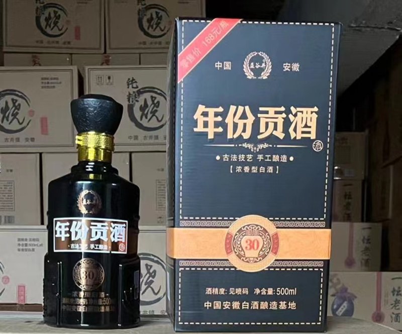面对激烈的市场竞争,浙江汉府唐韵酒业在酒业风云中如何保持竞争优势?让我们从品牌建设、营销策略和渠道拓展三个方面进行对比分析。